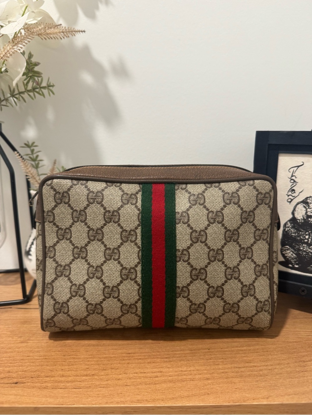 Vintage Gucci Beige GG Supreme Canvas Clutch Bag with Green and Red Stripe - Picture 3 of 16